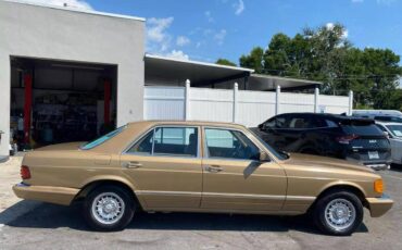Mercedes-benz-300-diesel-1984-29