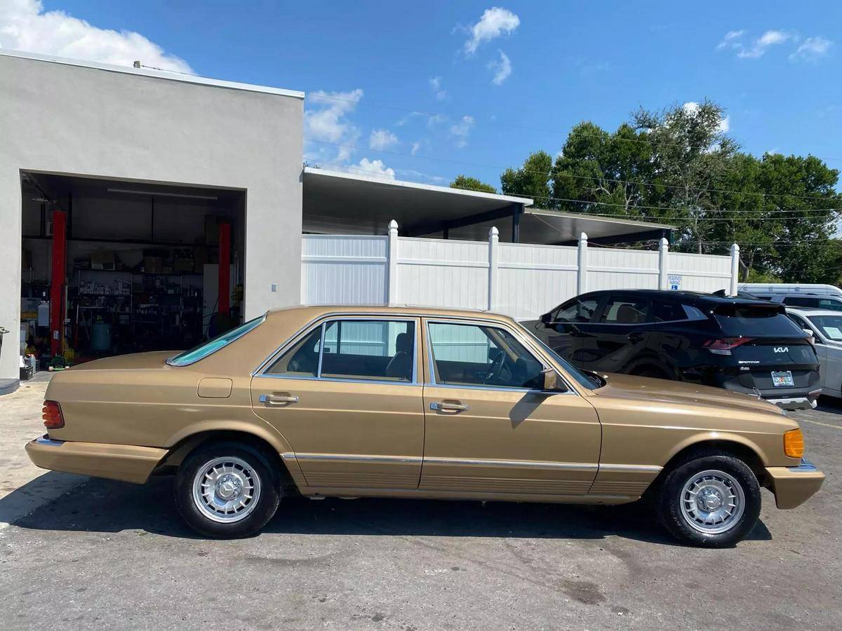 Mercedes-benz-300-diesel-1984-29