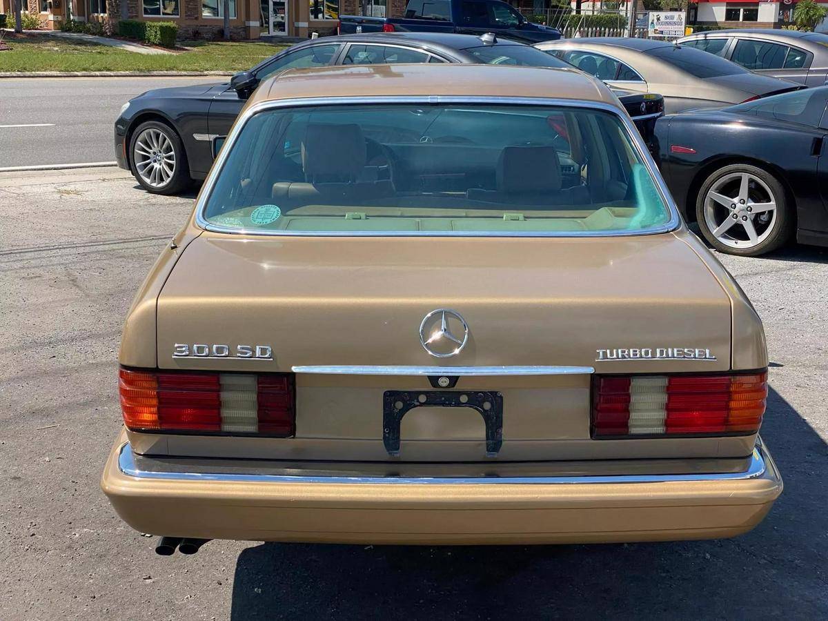 Mercedes-benz-300-diesel-1984-3