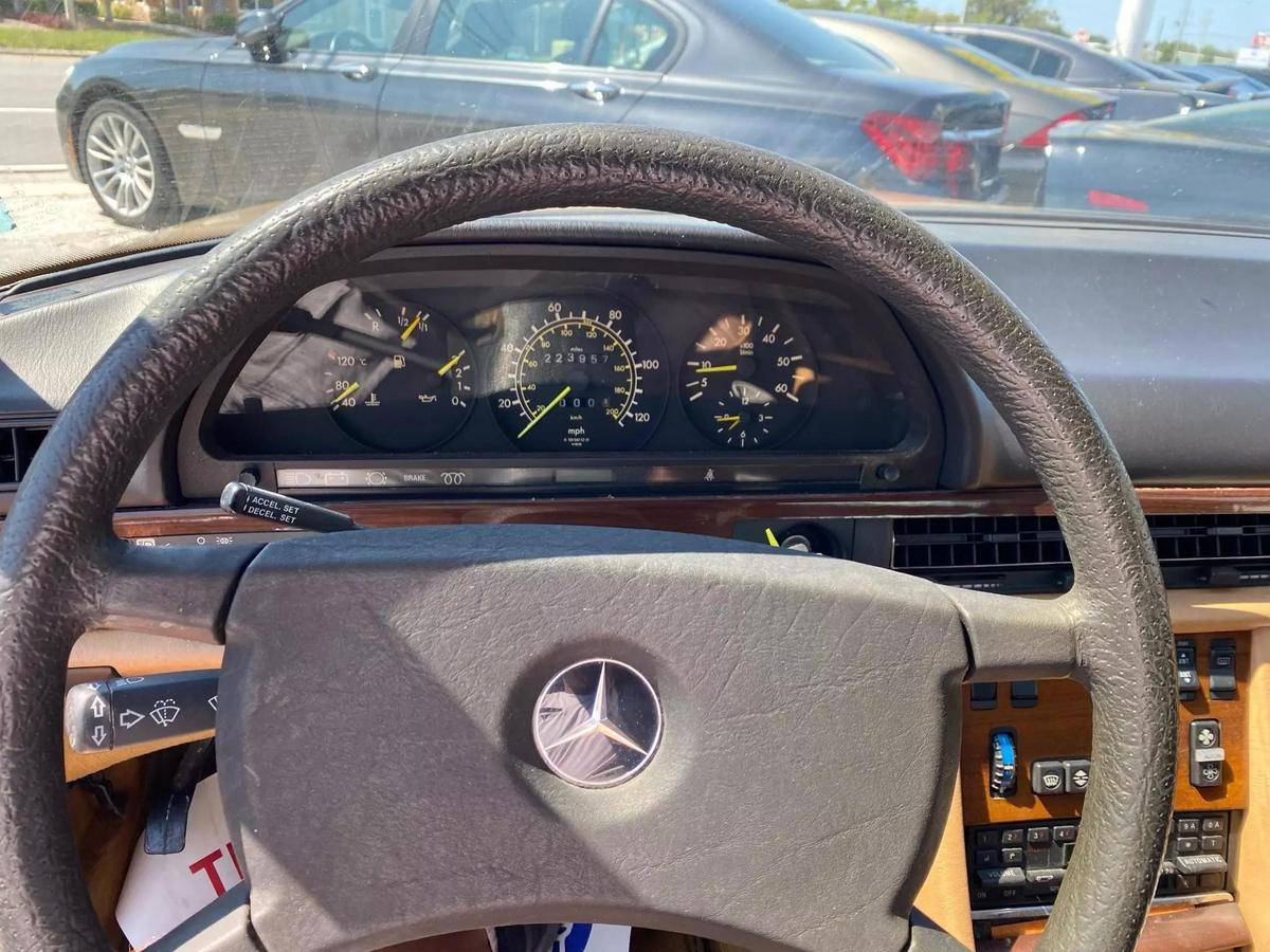Mercedes-benz-300-diesel-1984-36