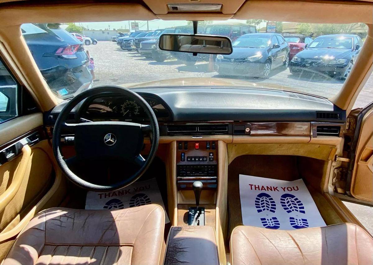 Mercedes-benz-300-diesel-1984-41