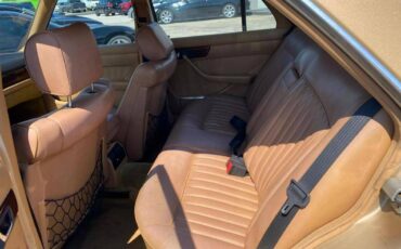 Mercedes-benz-300-diesel-1984-5