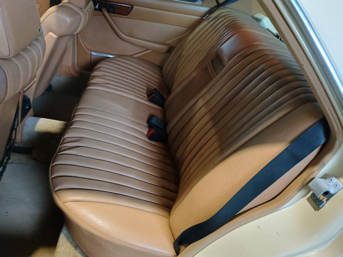 Mercedes-benz-300-sd-diesel-1981-16
