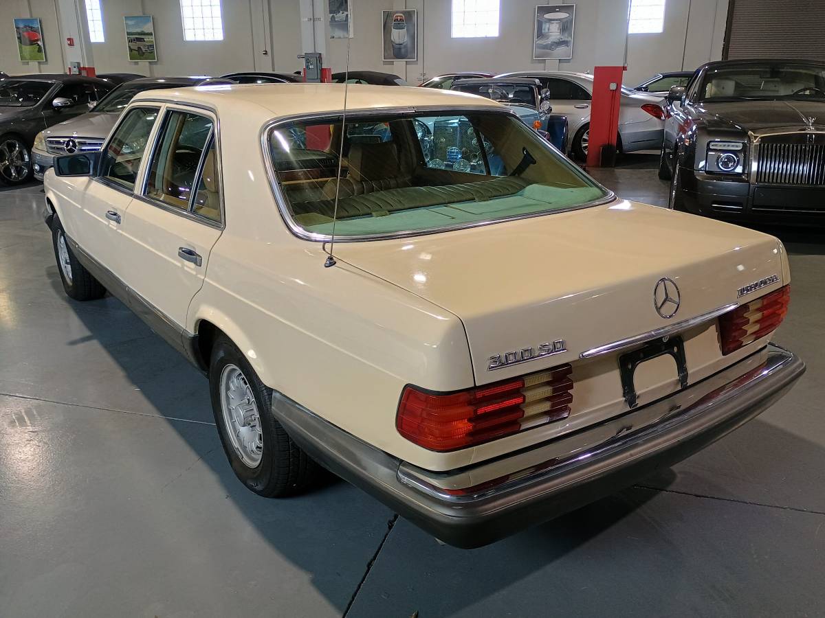 Mercedes-benz-300-sd-diesel-1981-2