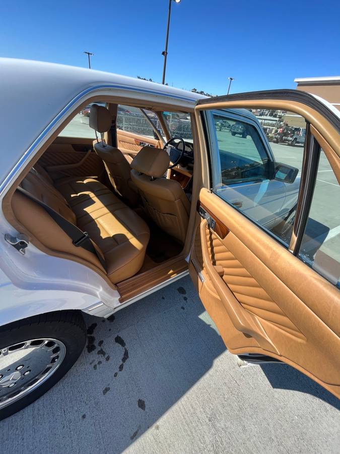 Mercedes-benz-300-se-1990-16