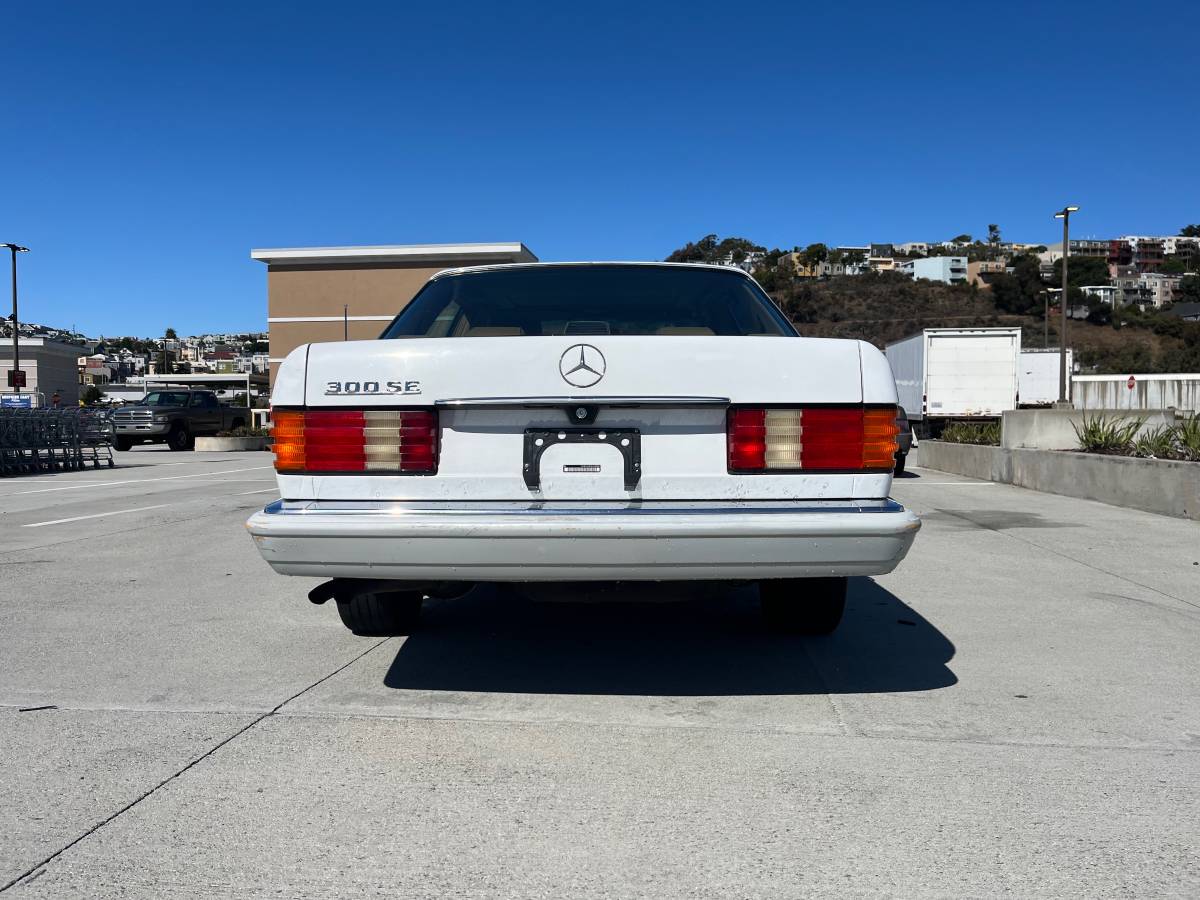 Mercedes-benz-300-se-1990-9