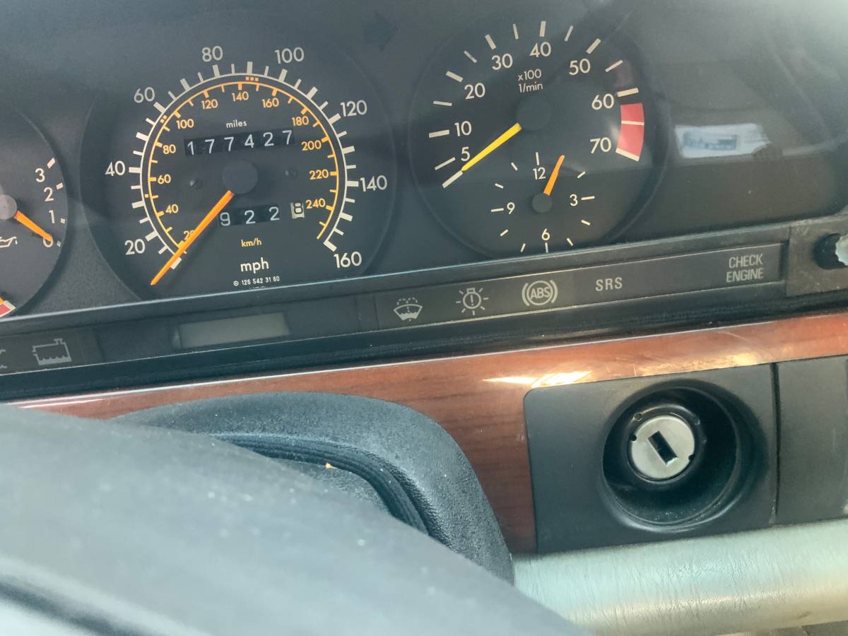 Mercedes-benz-300-se-1991-3