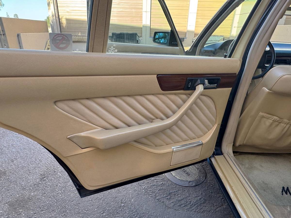 Mercedes-benz-300-sel-1990-blue-19