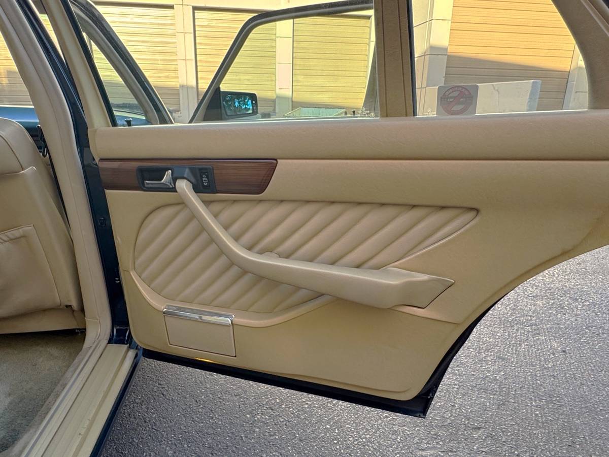 Mercedes-benz-300-sel-1990-blue-4