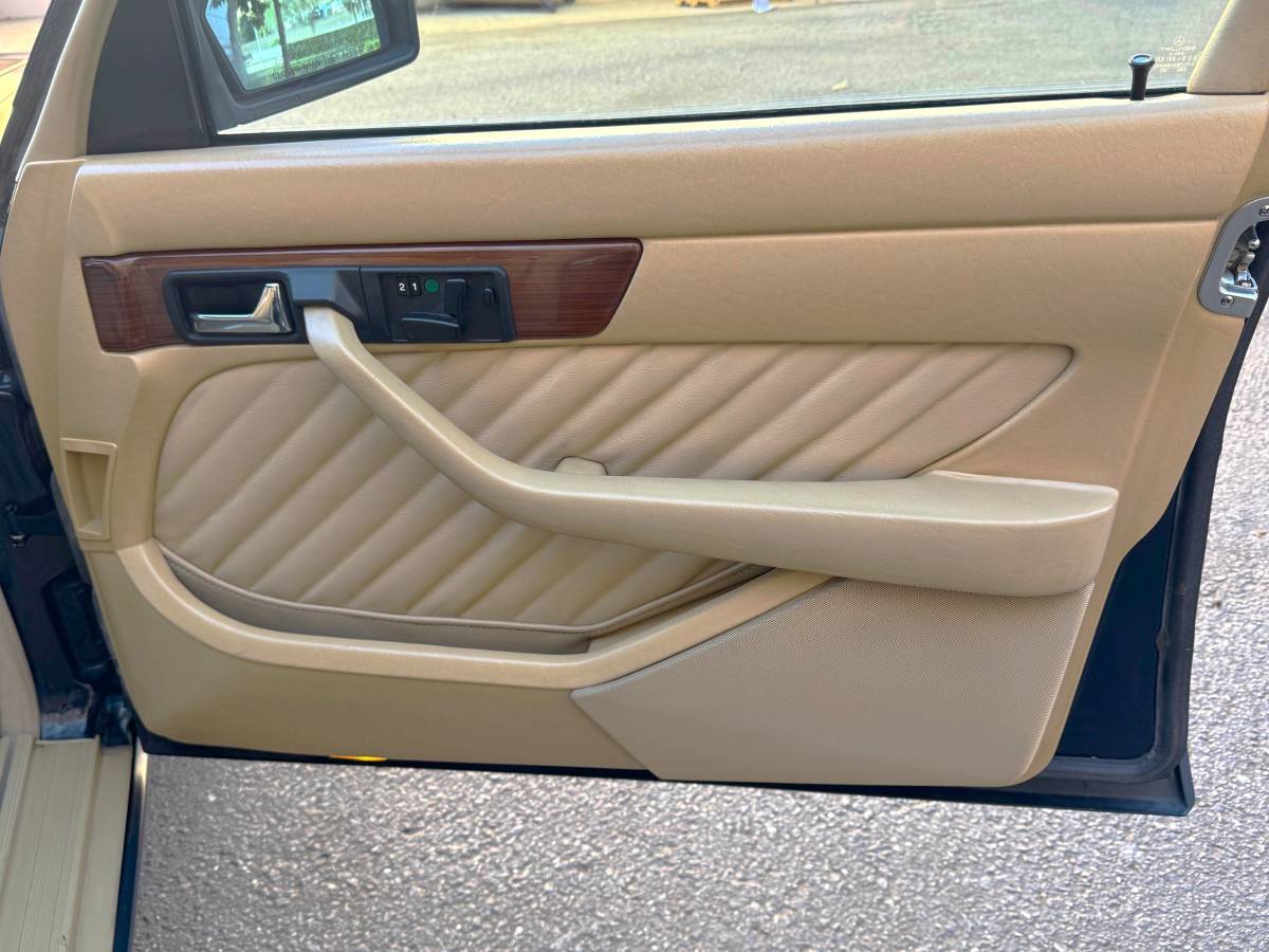 Mercedes-benz-300-sel-1990-blue-6
