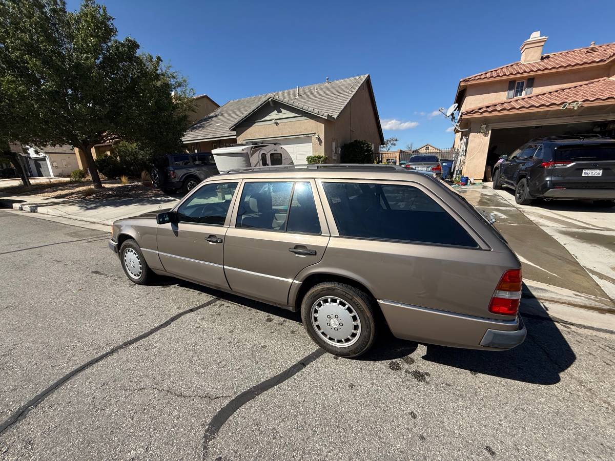 Mercedes-benz-300-te-4matic-4d-1991-1