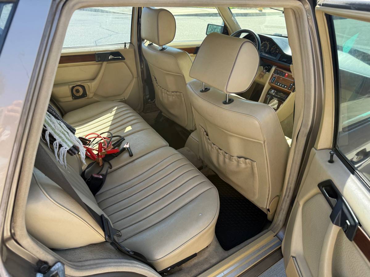 Mercedes-benz-300-te-4matic-4d-1991-10