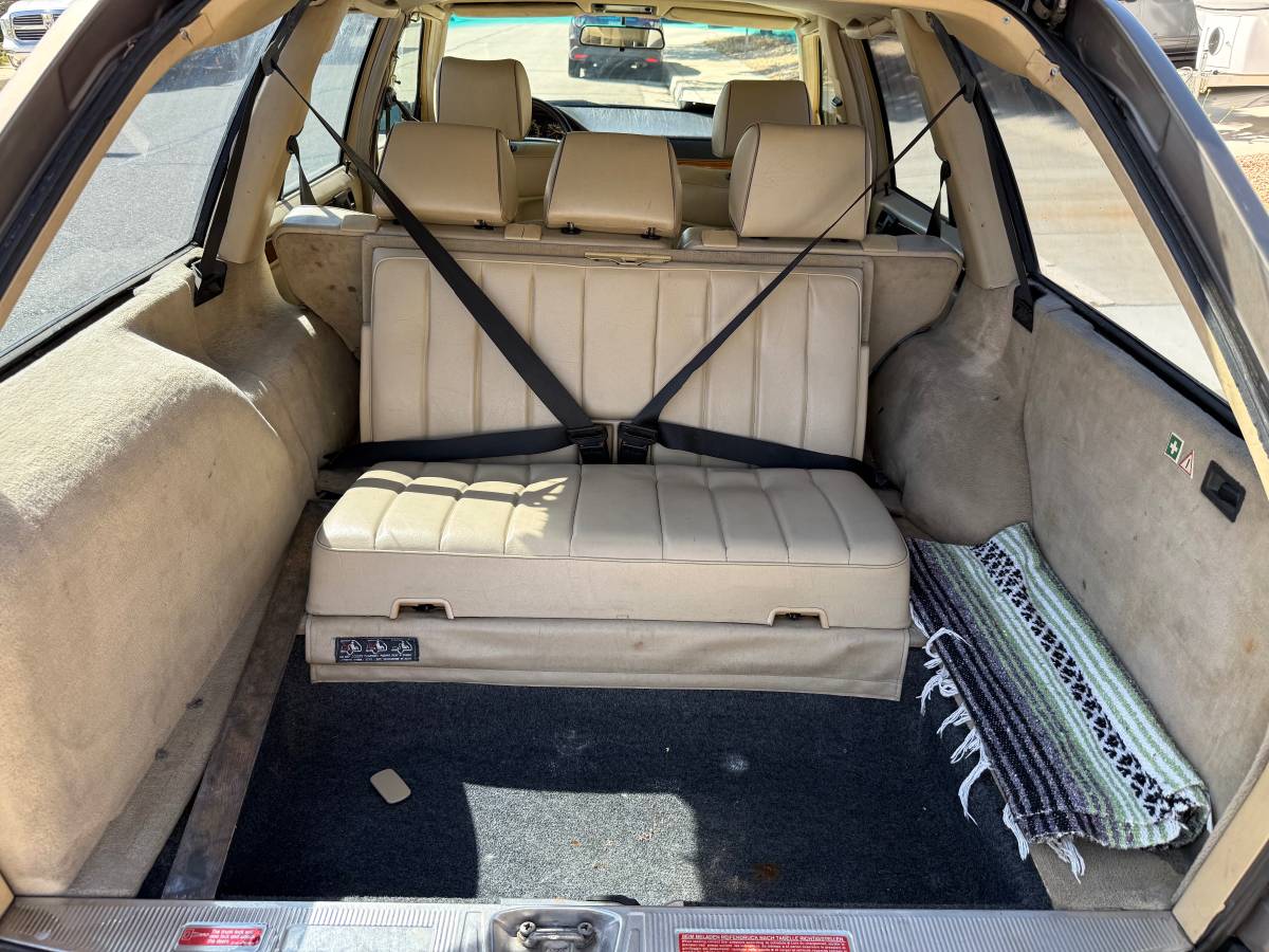 Mercedes-benz-300-te-4matic-4d-1991-13