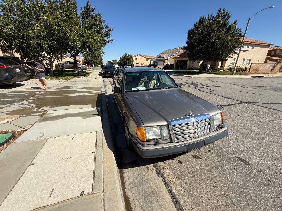 Mercedes-benz-300-te-4matic-4d-1991-2