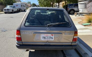 Mercedes-benz-300-te-4matic-4d-1991-3