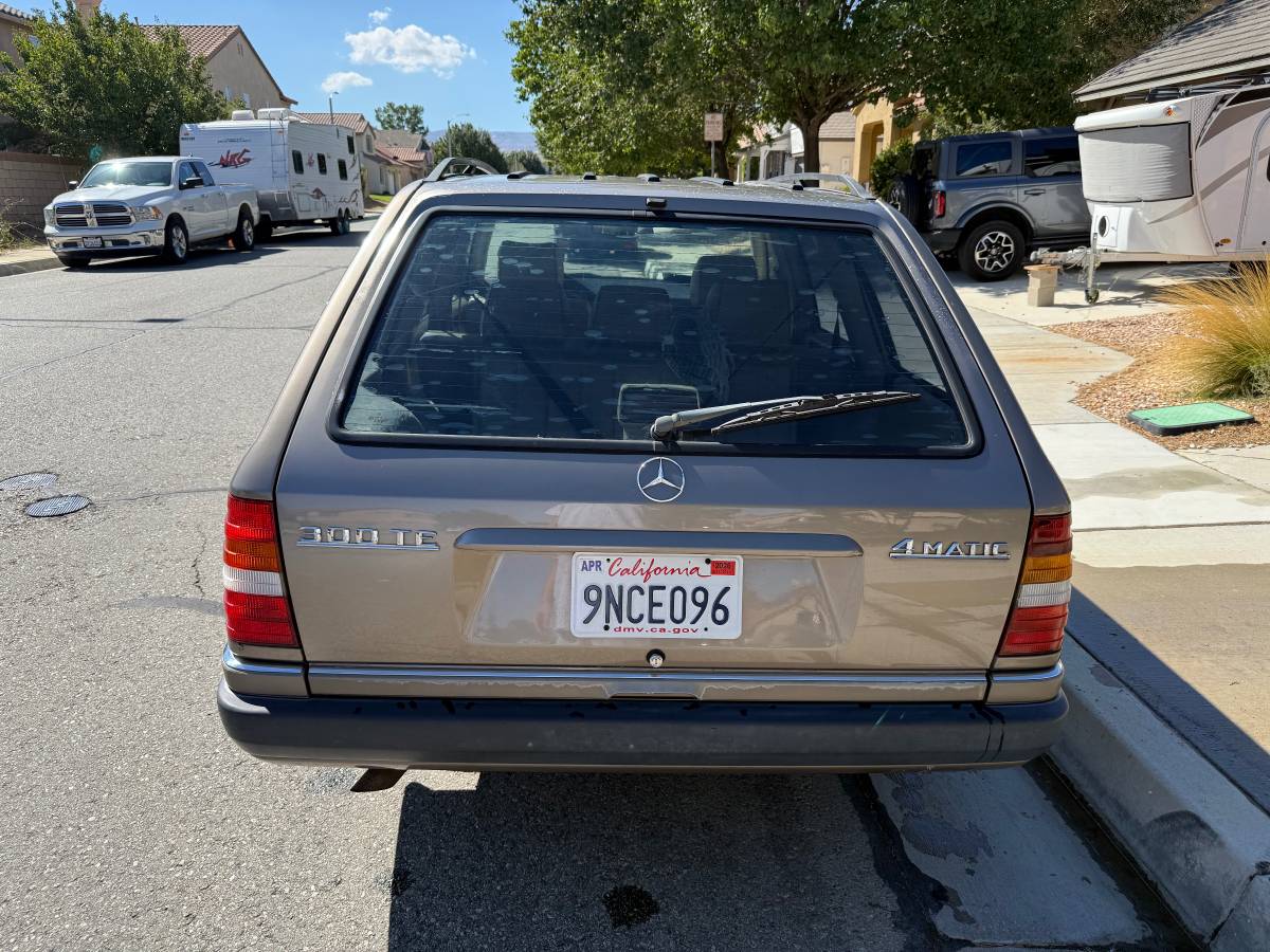 Mercedes-benz-300-te-4matic-4d-1991-3