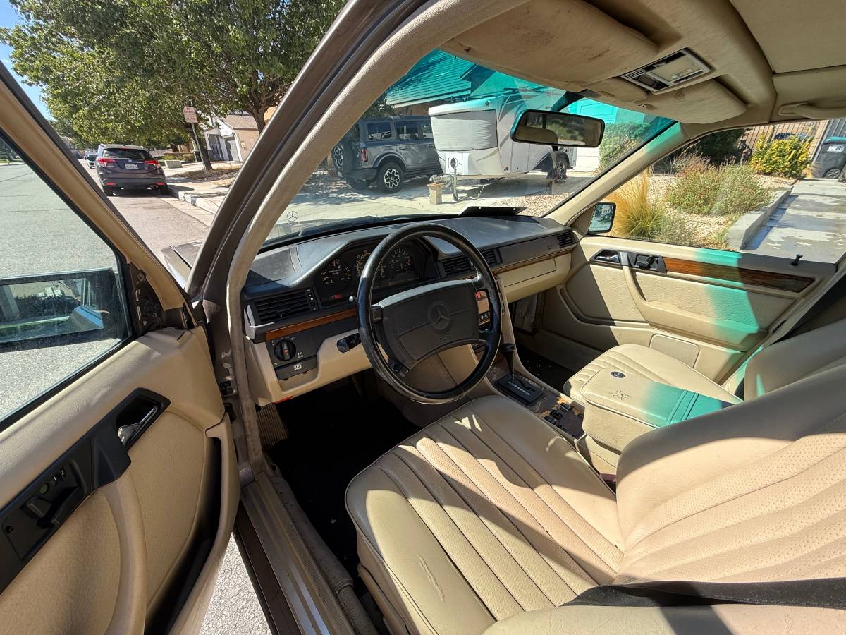 Mercedes-benz-300-te-4matic-4d-1991-5