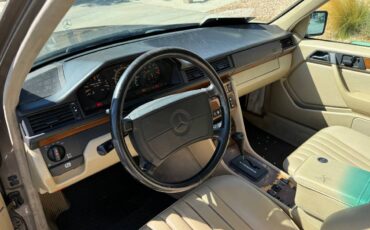 Mercedes-benz-300-te-4matic-4d-1991-6