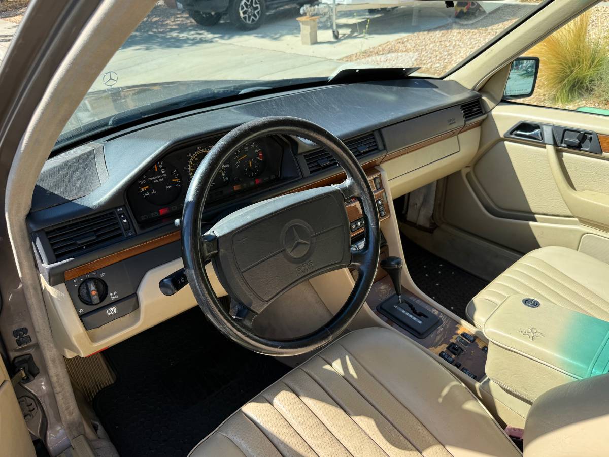 Mercedes-benz-300-te-4matic-4d-1991-6