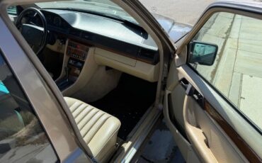 Mercedes-benz-300-te-4matic-4d-1991-7