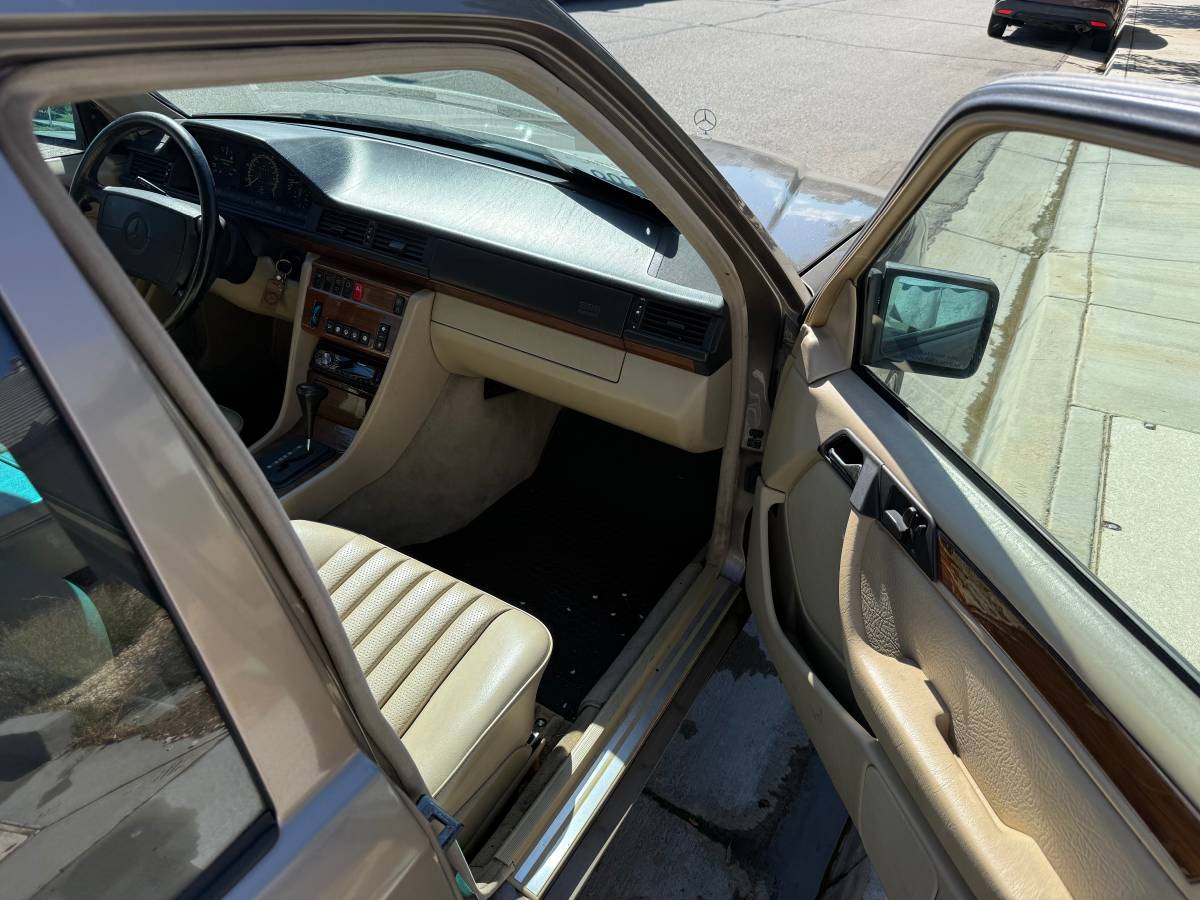 Mercedes-benz-300-te-4matic-4d-1991-7