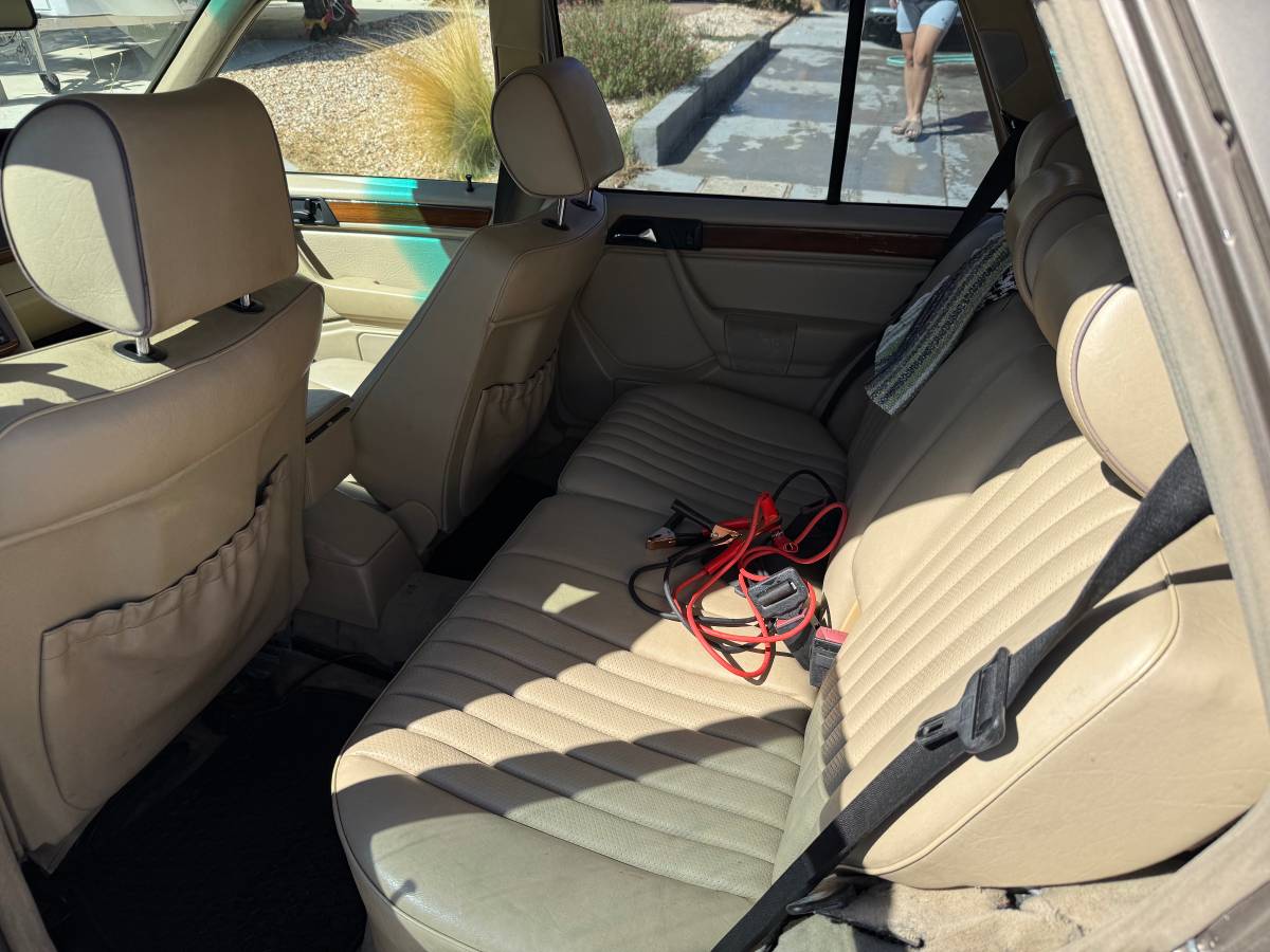 Mercedes-benz-300-te-4matic-4d-1991-9
