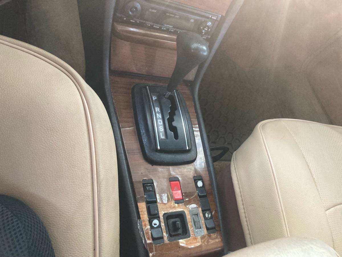 Mercedes-benz-300-turbodiesel-1985-grey-5