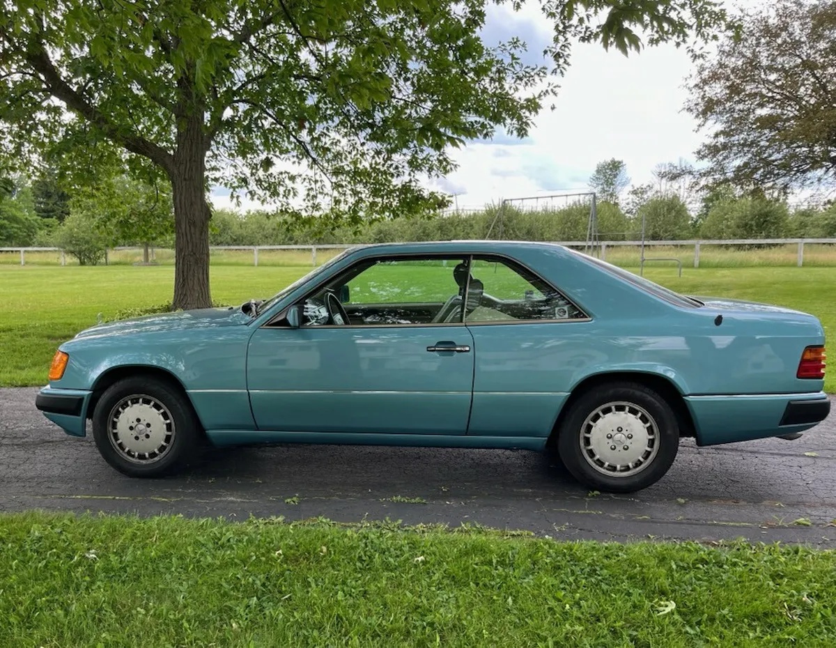 Mercedes-benz-300ce-1991-4