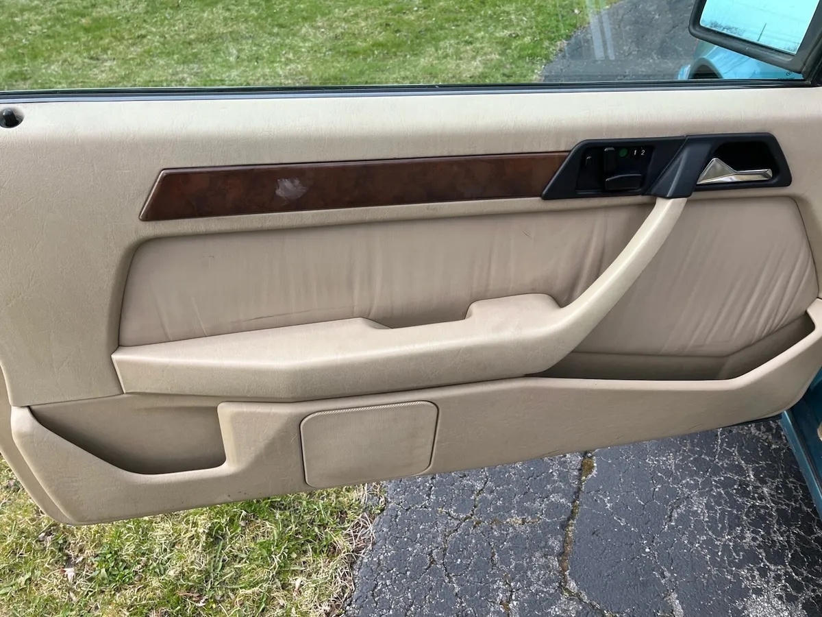 Mercedes-benz-300ce-1991-8