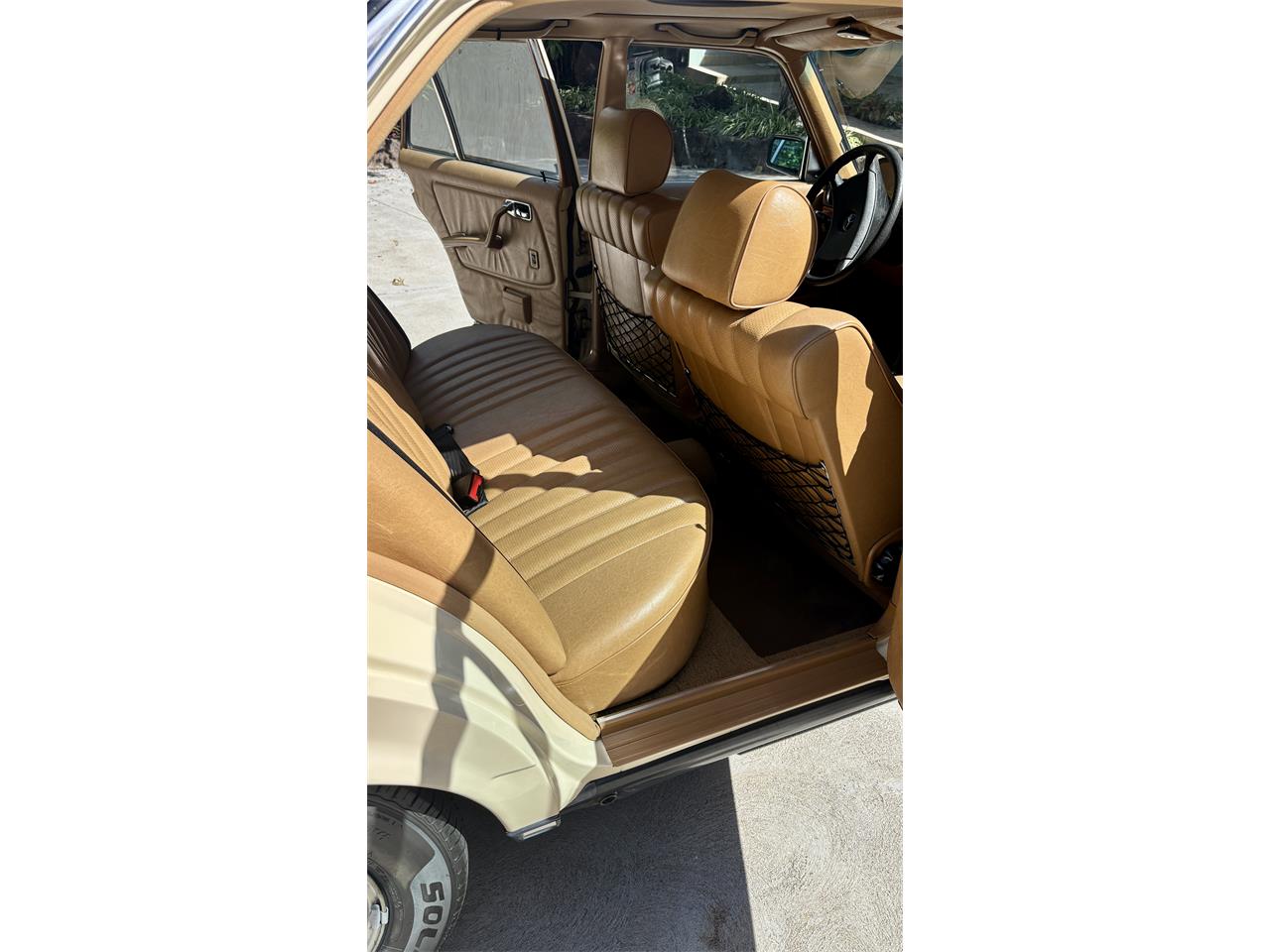 Mercedes-benz-300d-1982-Beige-Palamino-8