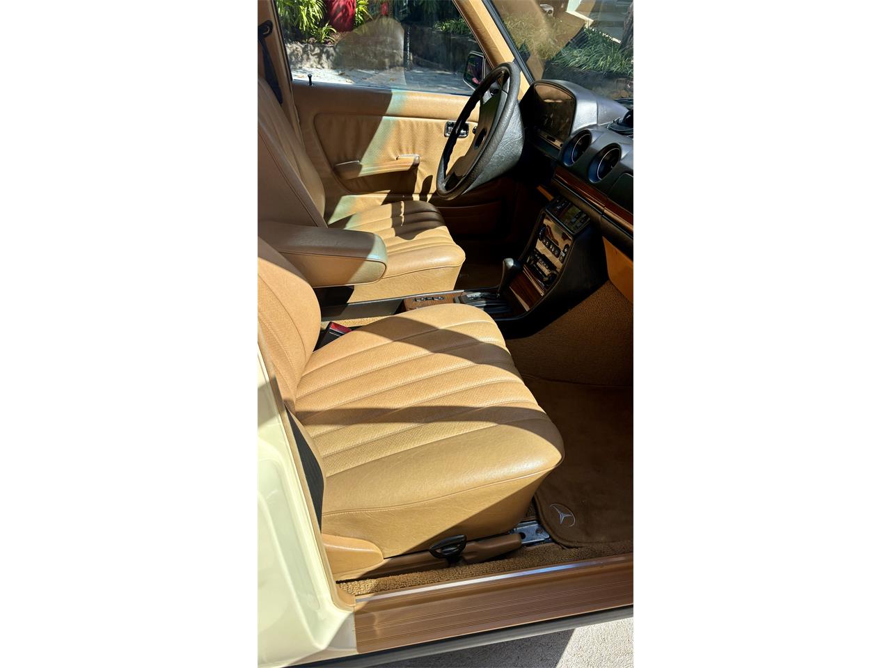 Mercedes-benz-300d-1982-Beige-Palamino-9