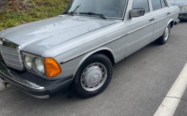 Mercedes-benz-300d-diesel-1977-silver-1
