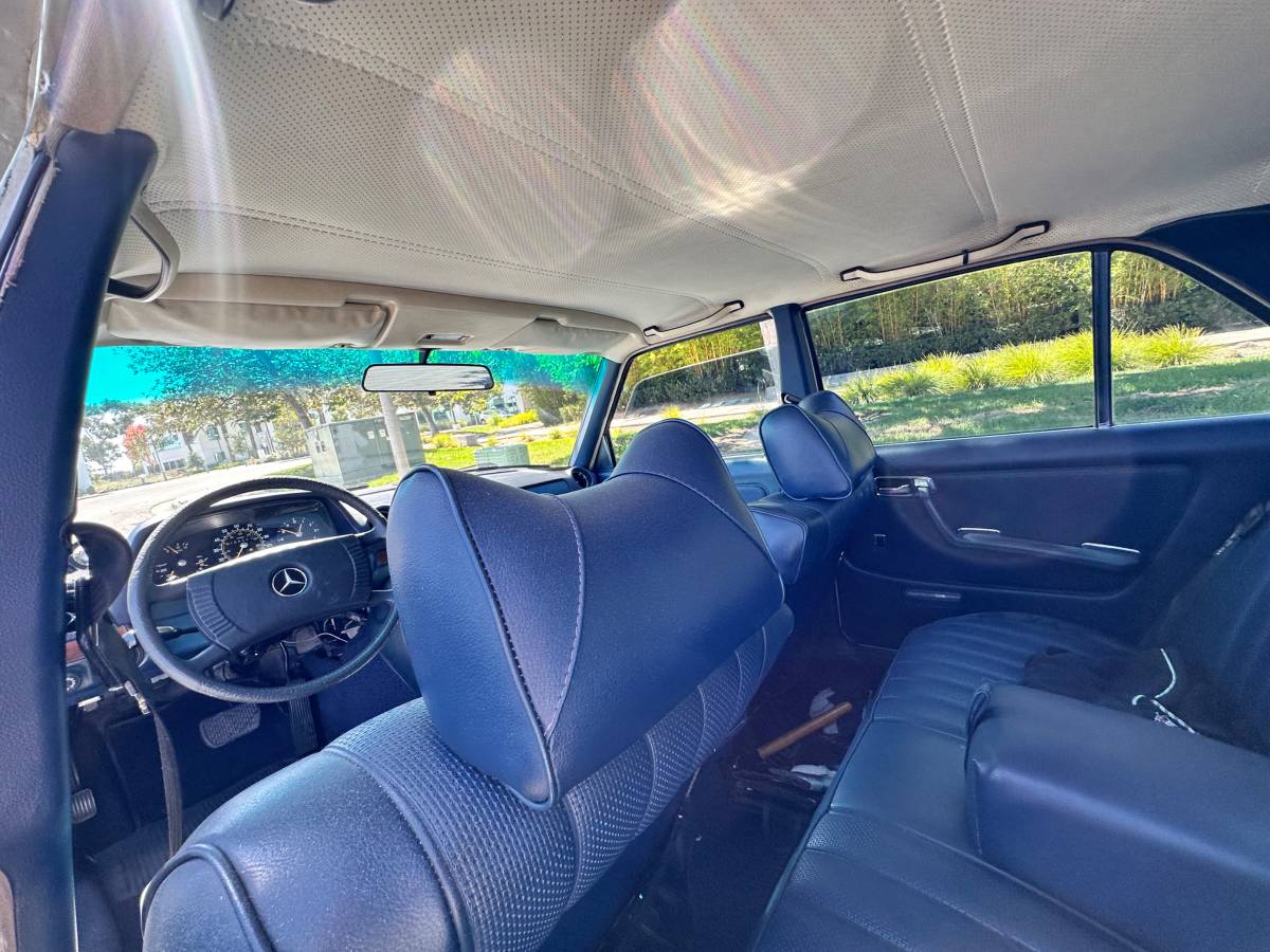 Mercedes-benz-300d-diesel-1977-silver-11