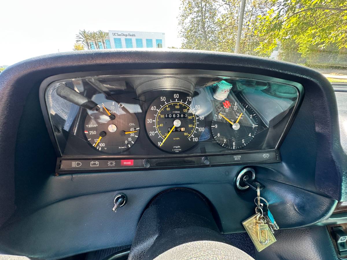 Mercedes-benz-300d-diesel-1977-silver-12