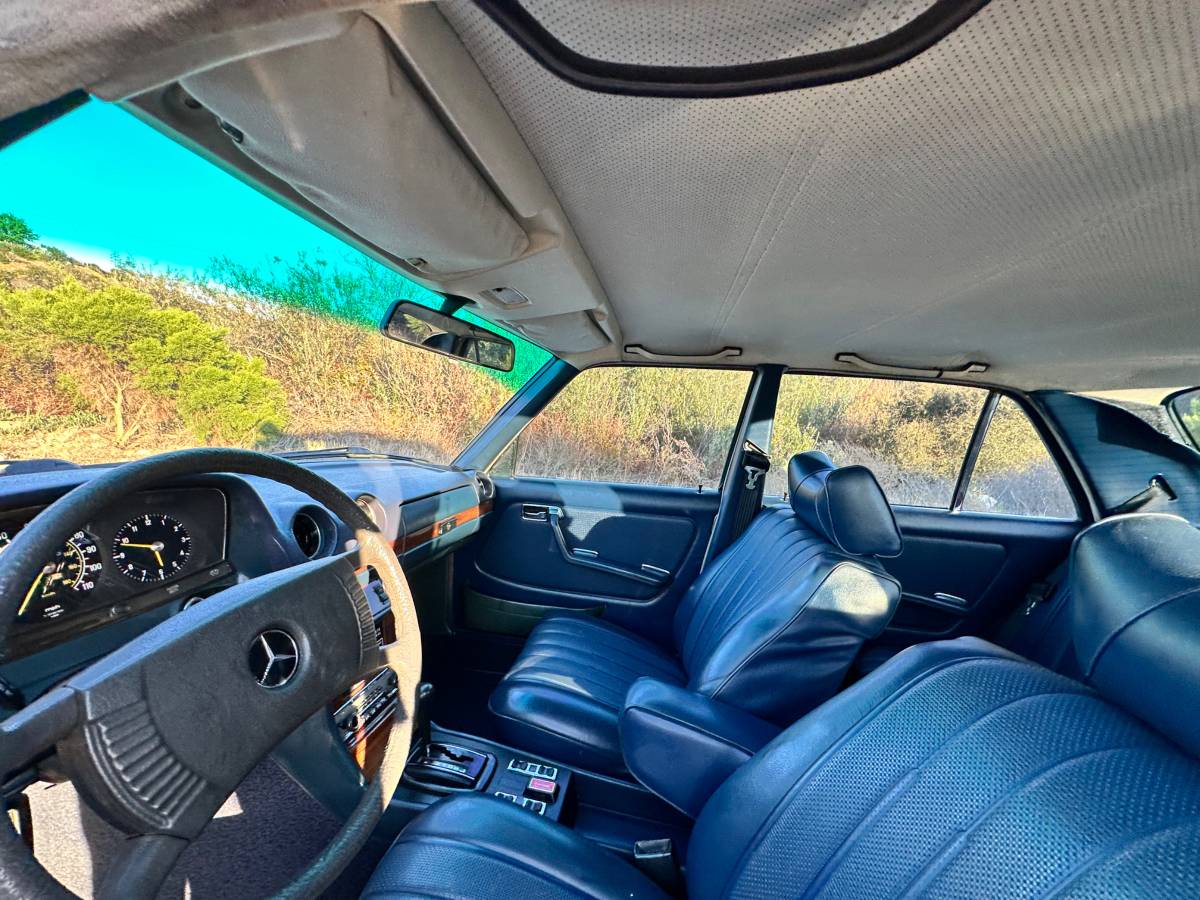 Mercedes-benz-300d-diesel-1977-silver-15