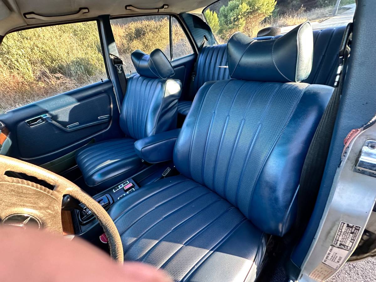 Mercedes-benz-300d-diesel-1977-silver-16