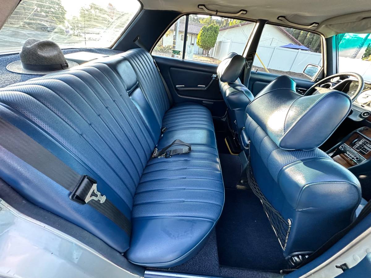 Mercedes-benz-300d-diesel-1977-silver-18
