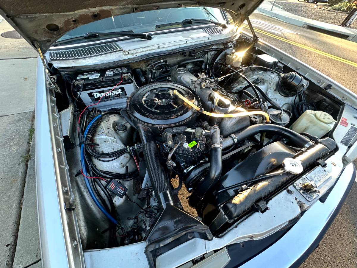 Mercedes-benz-300d-diesel-1977-silver-19