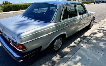 Mercedes-benz-300d-diesel-1977-silver-2