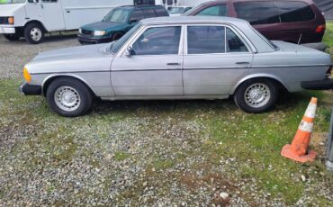 Mercedes-benz-300d-diesel-1977-silver-2