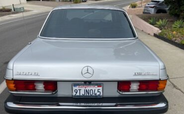 Mercedes-benz-300d-diesel-1977-silver-2