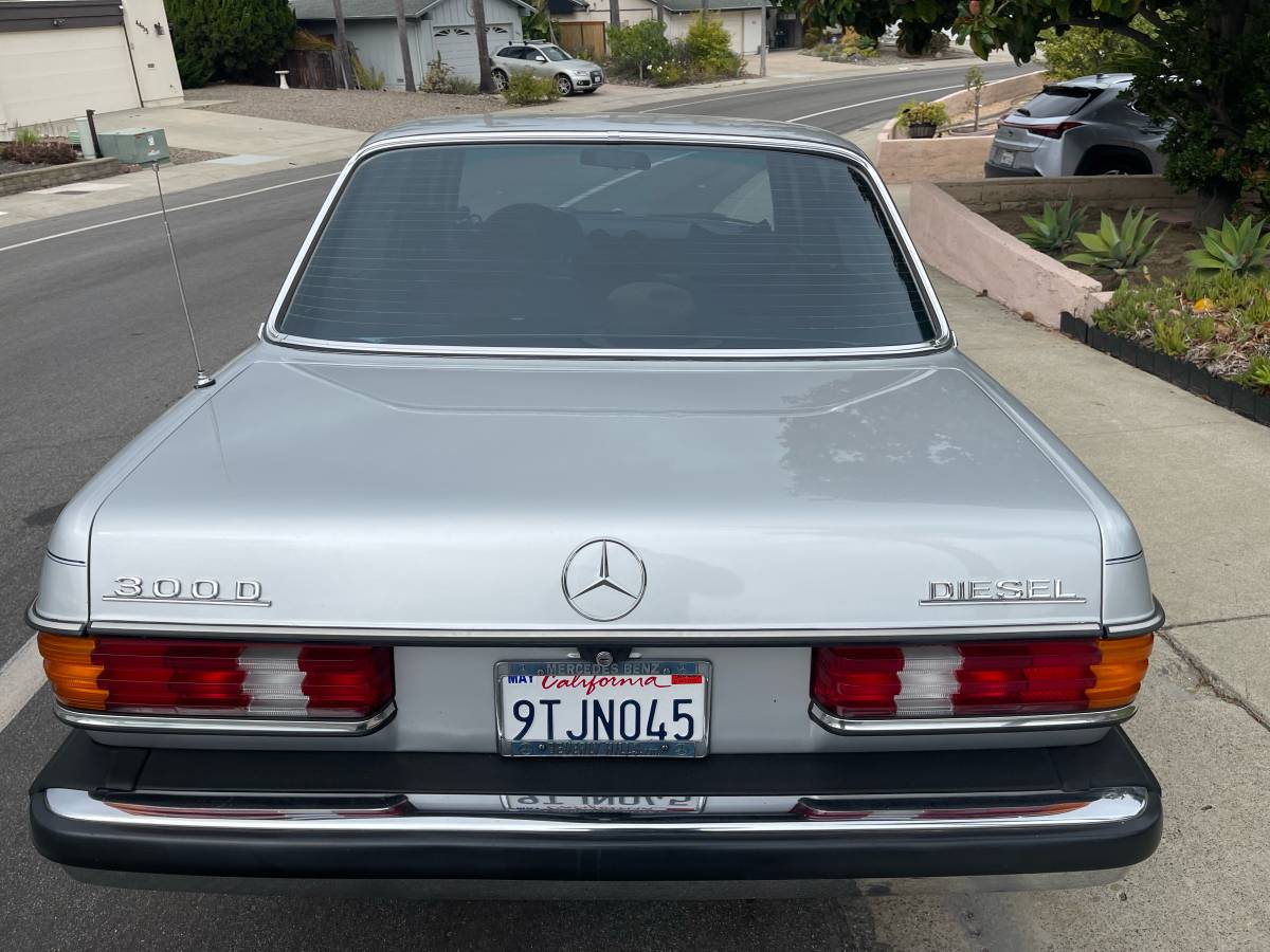 Mercedes-benz-300d-diesel-1977-silver-2