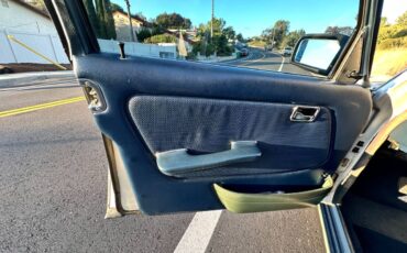 Mercedes-benz-300d-diesel-1977-silver-21