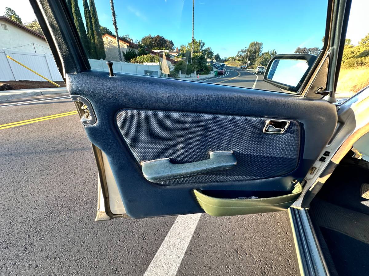 Mercedes-benz-300d-diesel-1977-silver-21