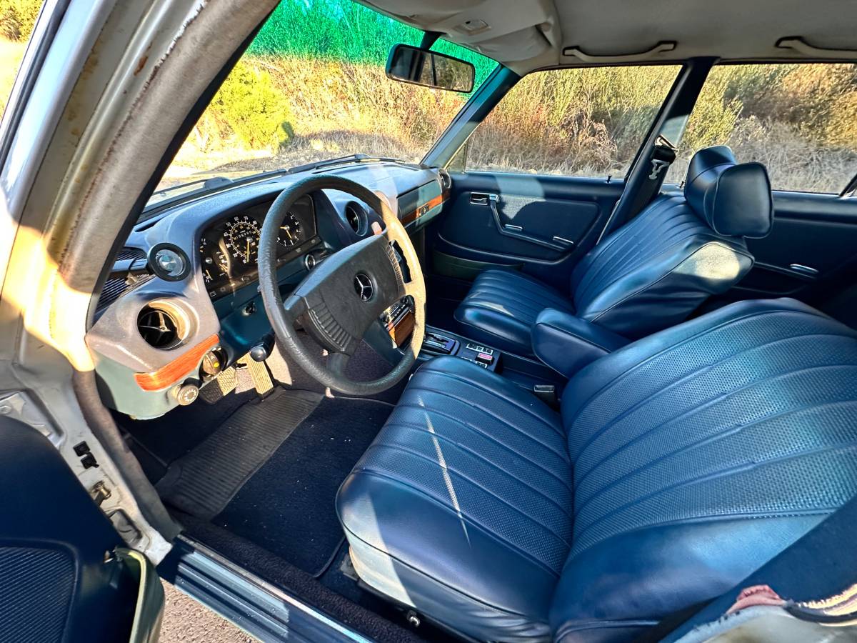 Mercedes-benz-300d-diesel-1977-silver-22