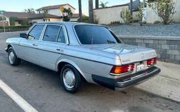 Mercedes-benz-300d-diesel-1977-silver