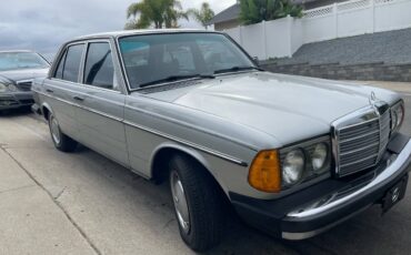 Mercedes-benz-300d-diesel-1977-silver-5