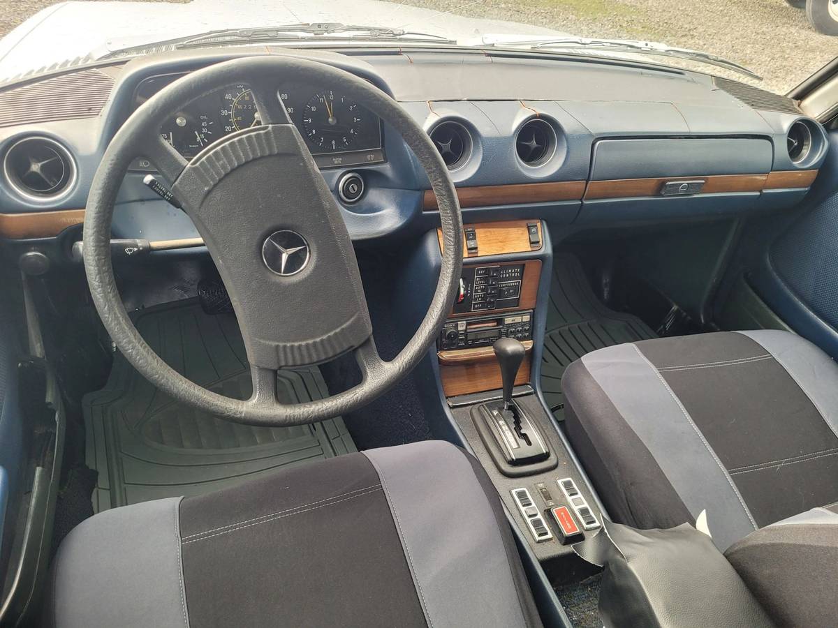 Mercedes-benz-300d-diesel-1977-silver-5