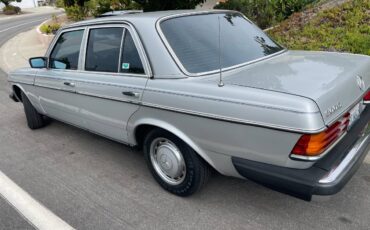 Mercedes-benz-300d-diesel-1977-silver-7