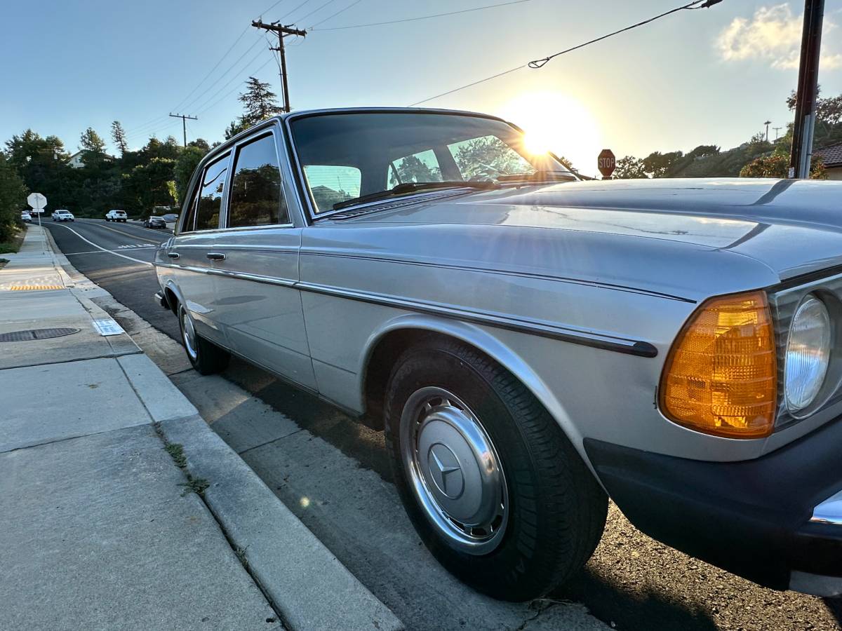 Mercedes-benz-300d-diesel-1977-silver-9